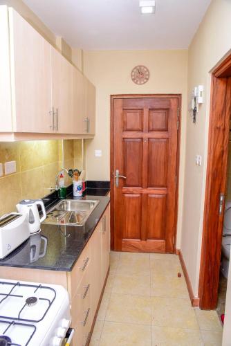 Pit Stop Nairobi: Located Near Airport & Tourist Circuit