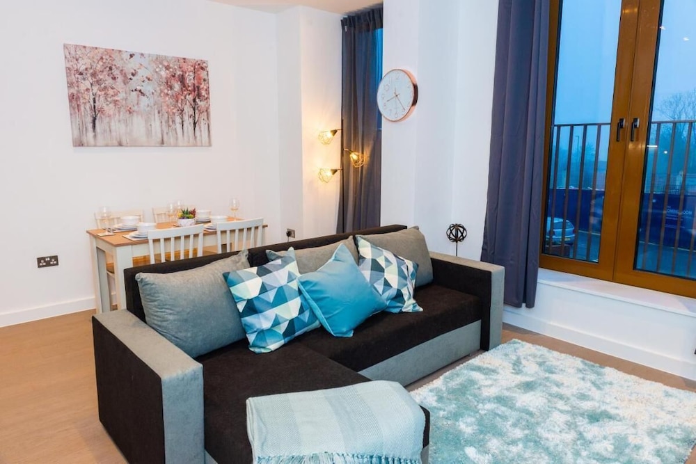Cosy 1 Bed Apartment in Centre of St Albans FREE Parking 5 min walk to St Albans city centre & Railway station Big Savings on Longer Stays — 4-Star Luxury Hotel in St Albans, United Kingdom
