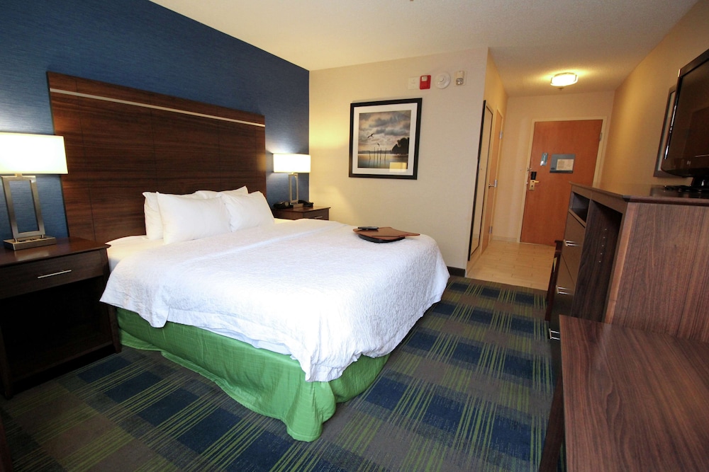 Hampton Inn Sandusky Central - photo 5