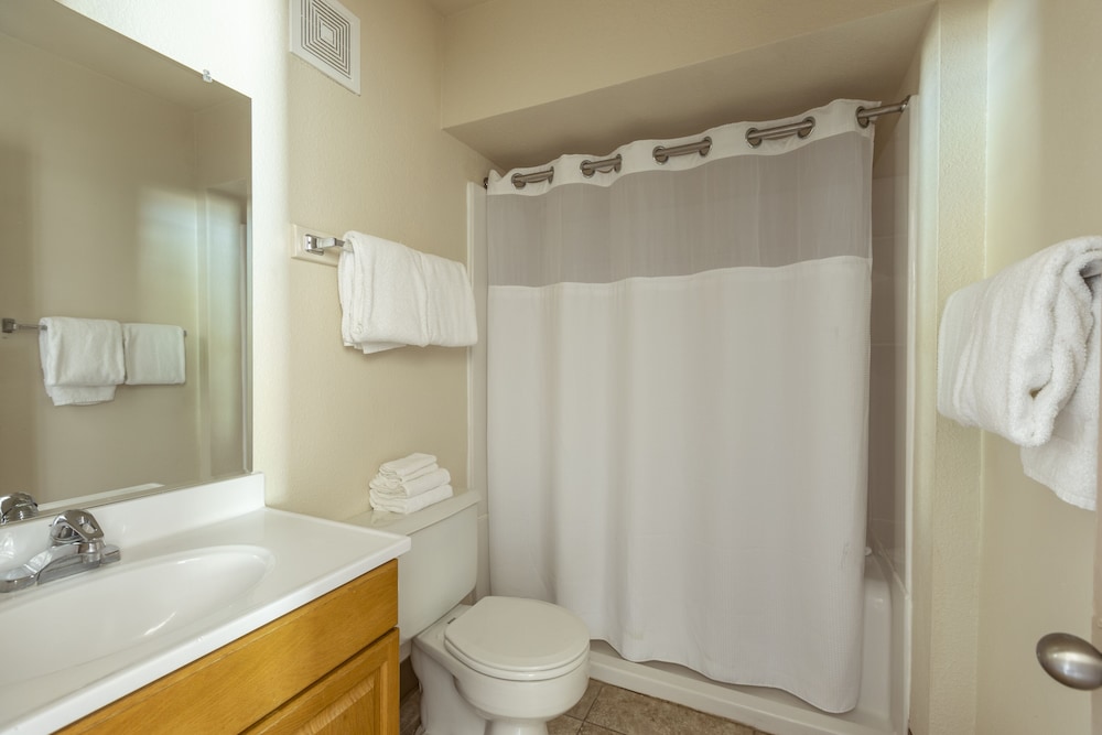 The Nautical Beachfront Resort - photo 20