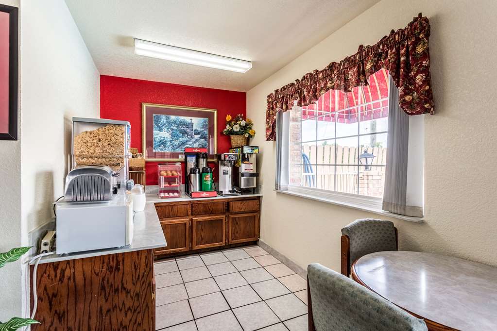 Econo Lodge & Suites Brinkley - photo 34