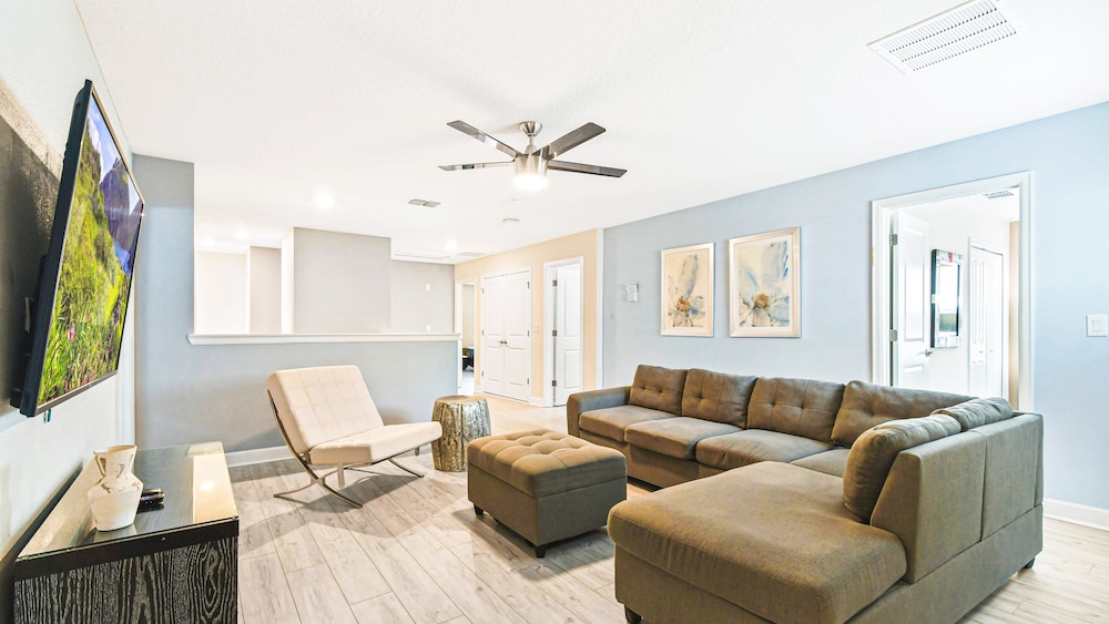 Elegant Home With Resort Amenities Gameroom - photo 20