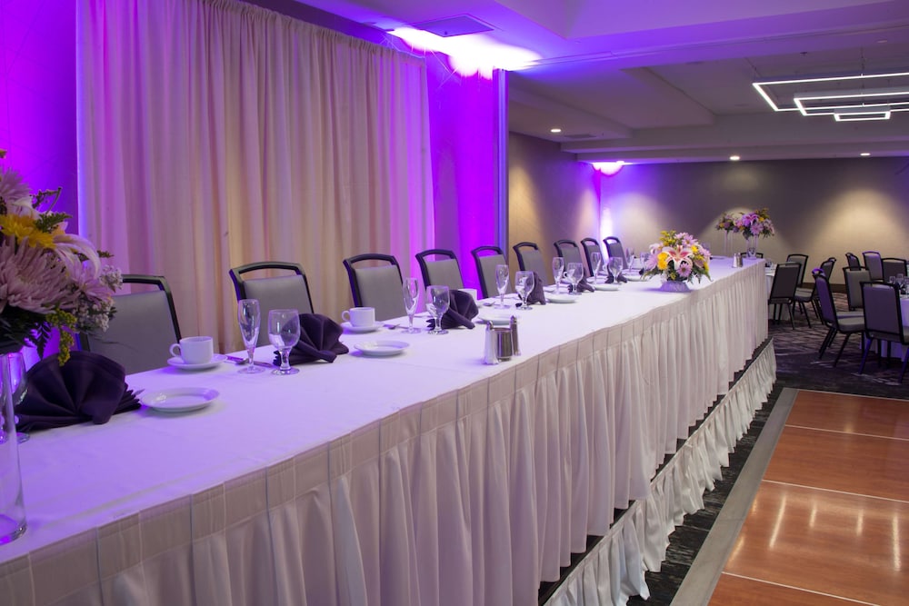 DoubleTree by Hilton Hotel Syracuse - photo 41