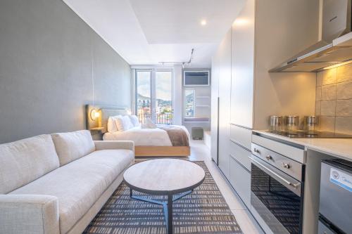 The Rose501: 5th floor Apartment with Rooftop Pool