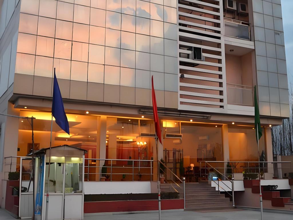 Hotel The Oasis — hotel in Saharanpur