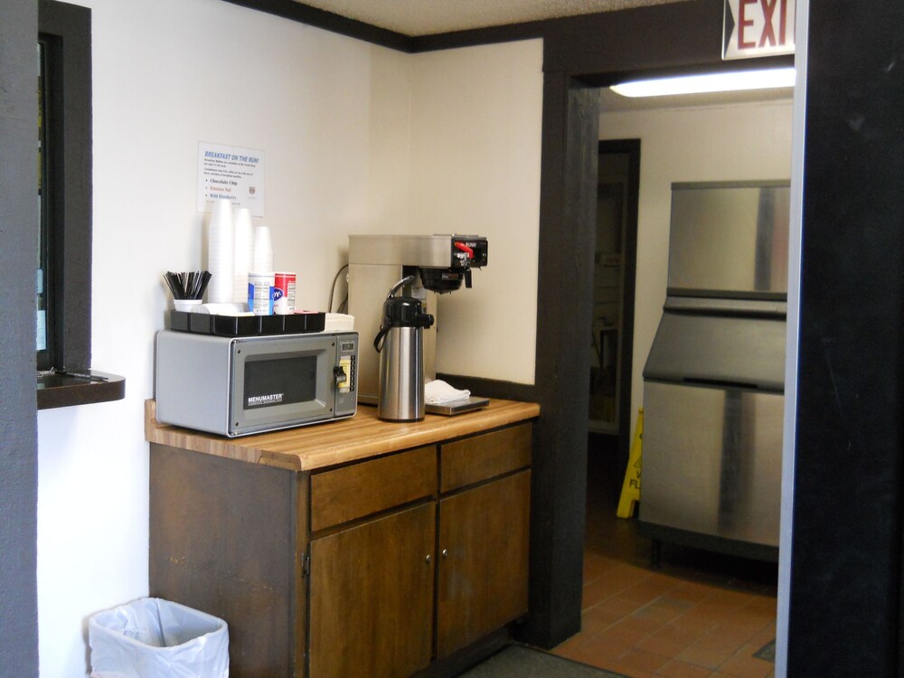 Value Inn Milwaukee Airport South - photo 25