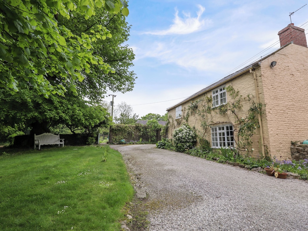 The Cottage — 4-Star Luxury Hotel in Holywell, United Kingdom
