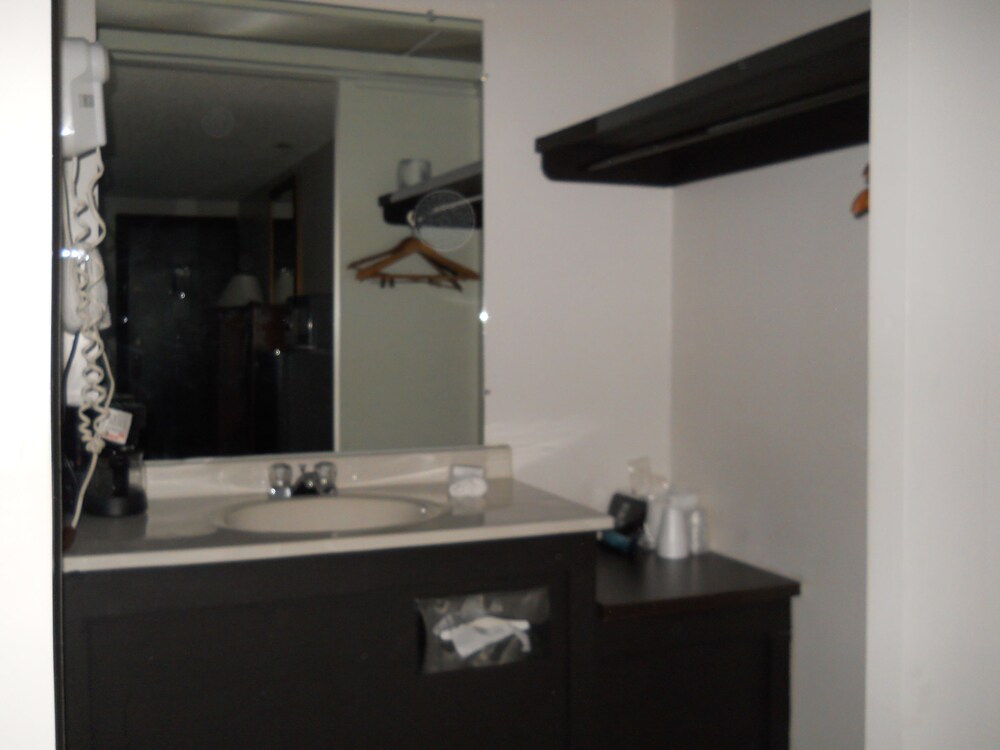 Value Inn Milwaukee Airport South - photo 21