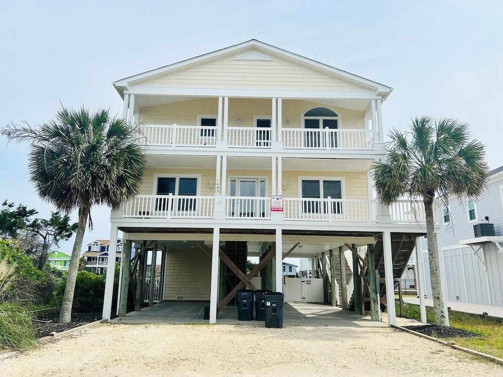 Salt Sand And Sudds 5 Bedroom Home by RedAwning — 4-Star Luxury Hotel in Shallotte, United States