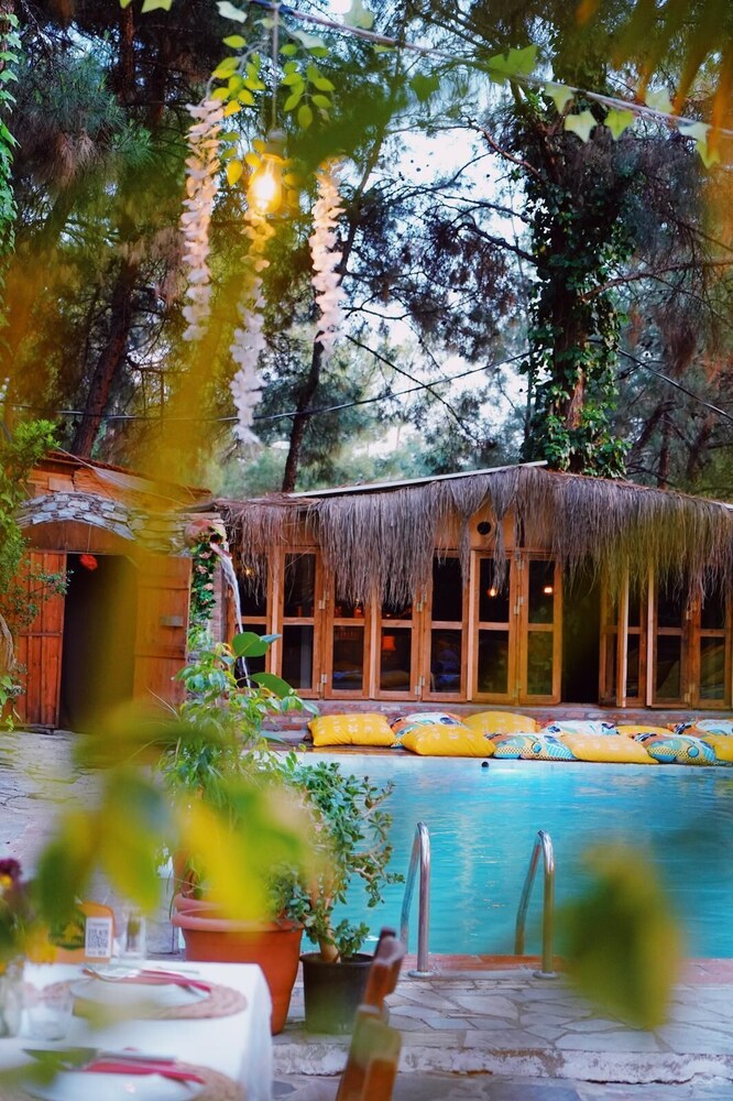 Kayserkaya Cottages & Camping — 4-Star Luxury Hotel in Selcuk, Turkey