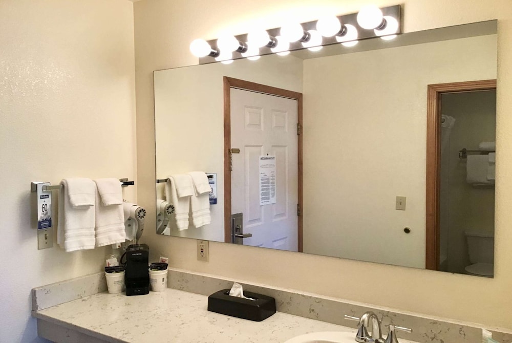 Travelodge by Wyndham Three Forks - photo 18