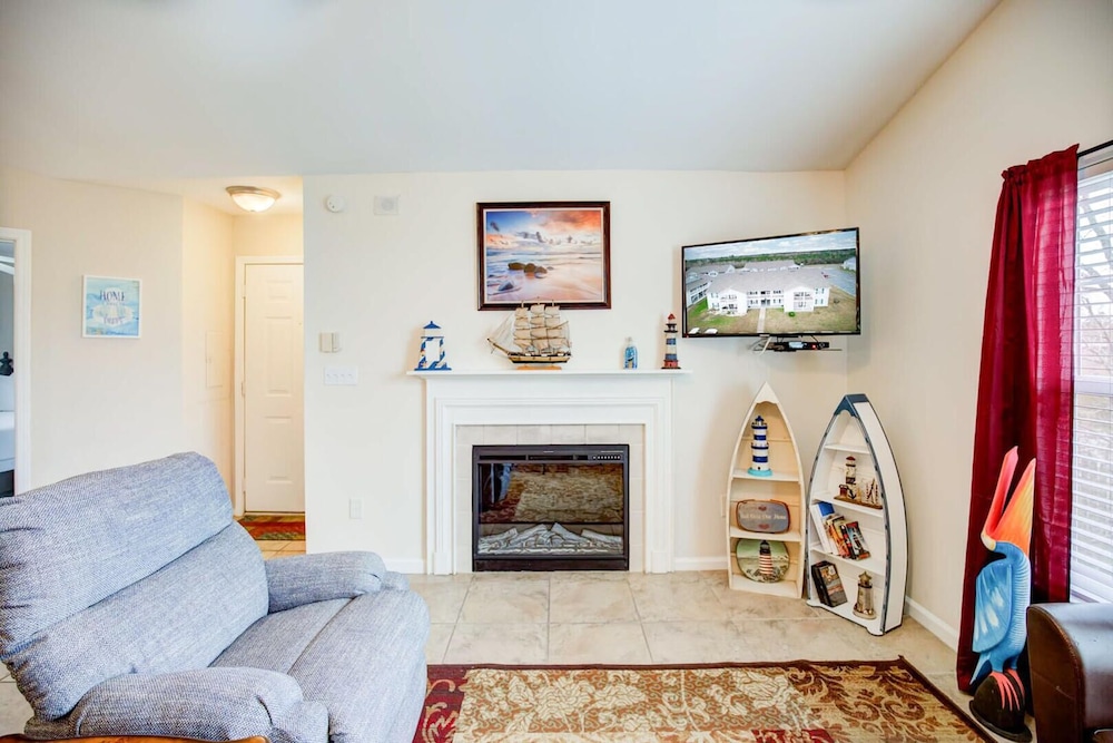 2b 2b w Pool & Tennis Court Sleeps 6 — 4-Star Luxury Hotel in Gulf Shores, United States