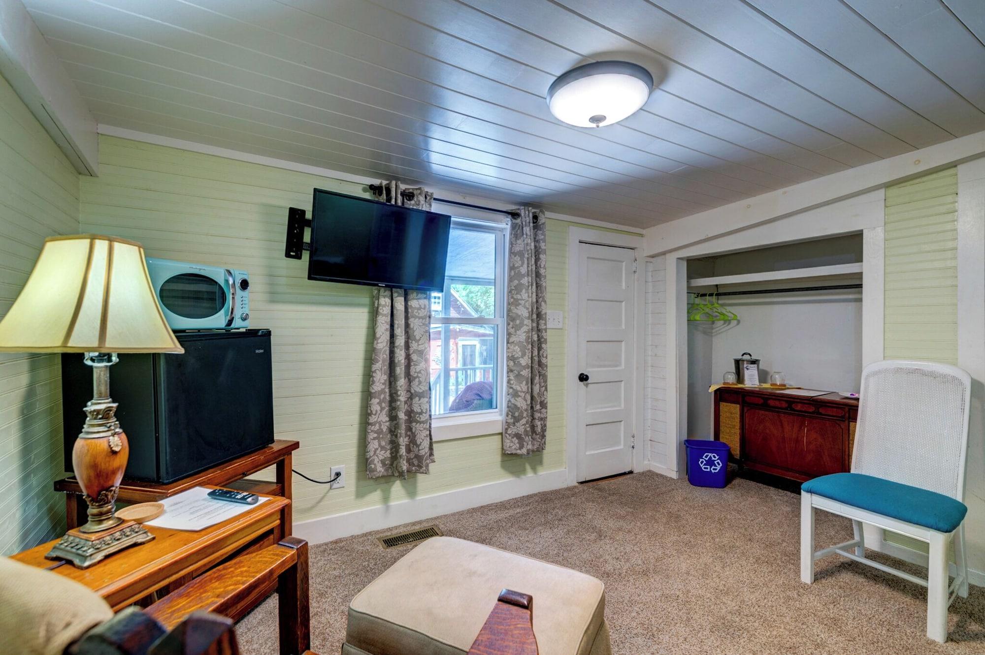 Riverside Inn and Cottages - photo 11