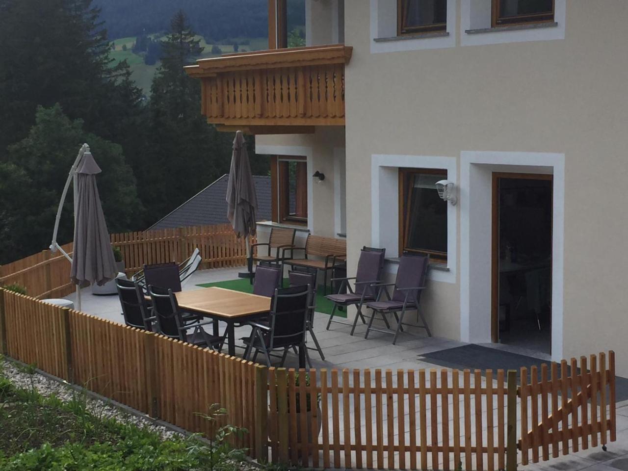 Apartments Oberhollenzer — 4-Star Luxury Hotel in Braies, Italy