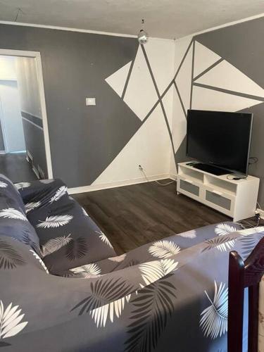 Quaint and Cozy Haven - last minute hotel in Toronto
