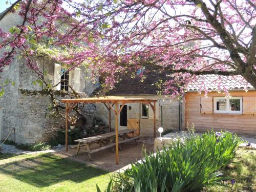 Le Pigeonnier — hotel in Floirac