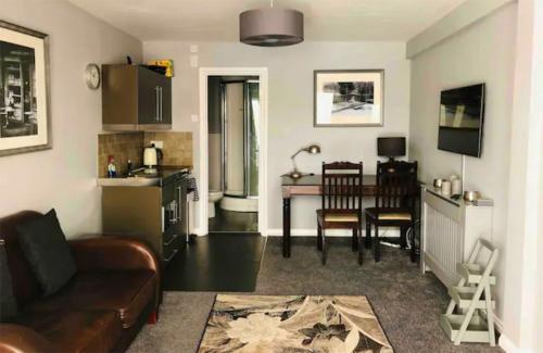 Nr Windsor Stunning 1 Bedroom Self Contained Property in Burnham Near Heathrow — 4-Star Luxury Hotel in Slough, United Kingdom