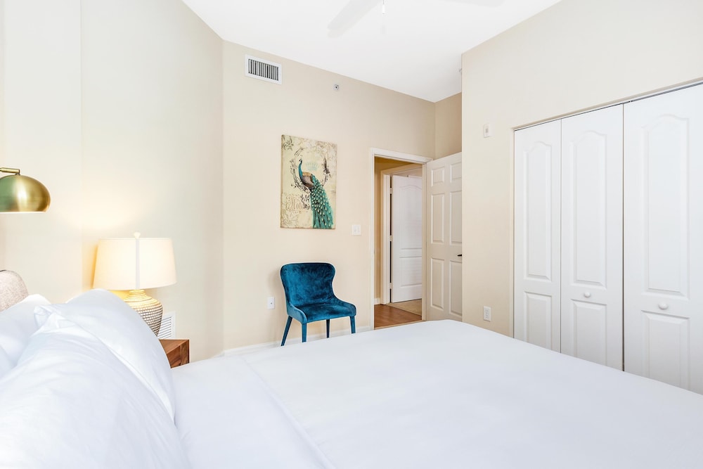 Dharma Home Suites South Miami at Red Road Commons - photo 10