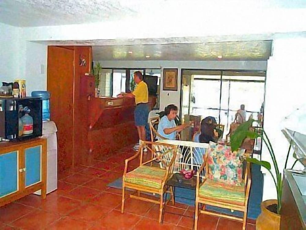 Lake Roy Beach Inn - photo 2