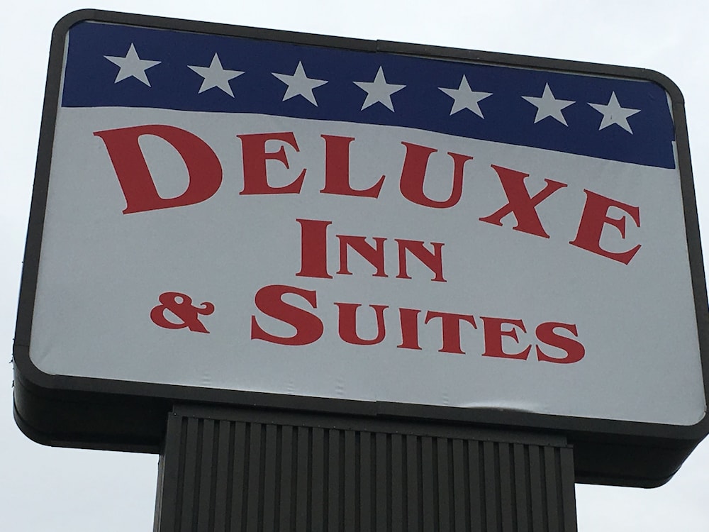 Deluxe Inn & Suites — hotel in Greenwood