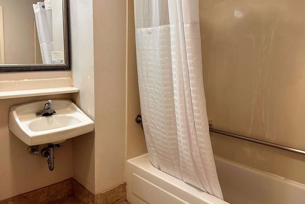Travelodge by Wyndham Fort Wayne North - photo 34