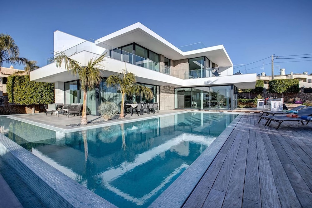 2 Rua das Palmas Luxurious Stylish and Modern L in Lagoa, Portugal