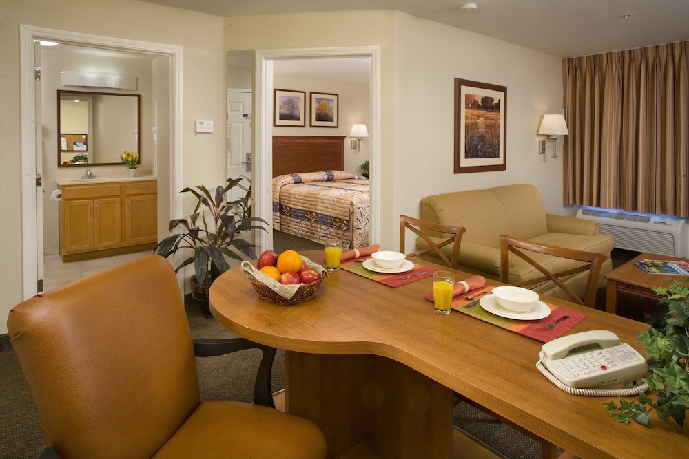 Candlewood Suites Nogales an IHG Hotel - photo 2