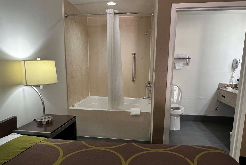 Super 8 by Wyndham Slidell - photo 41