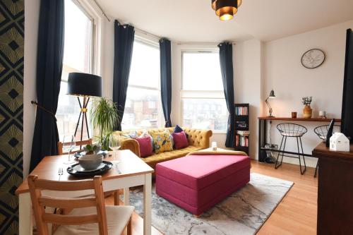 Air Maison Minutes From Seafront Sleeps 4 Free Street Parking — 4-Star Luxury Hotel in Portsmouth, United Kingdom