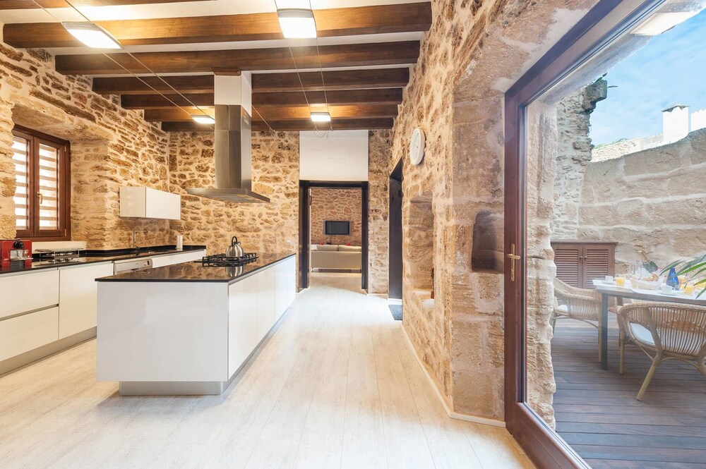 Casa Sa Pedra en el Centro Histórico de Alcudia — 4-Star Luxury Hotel in Alcudia, Spain