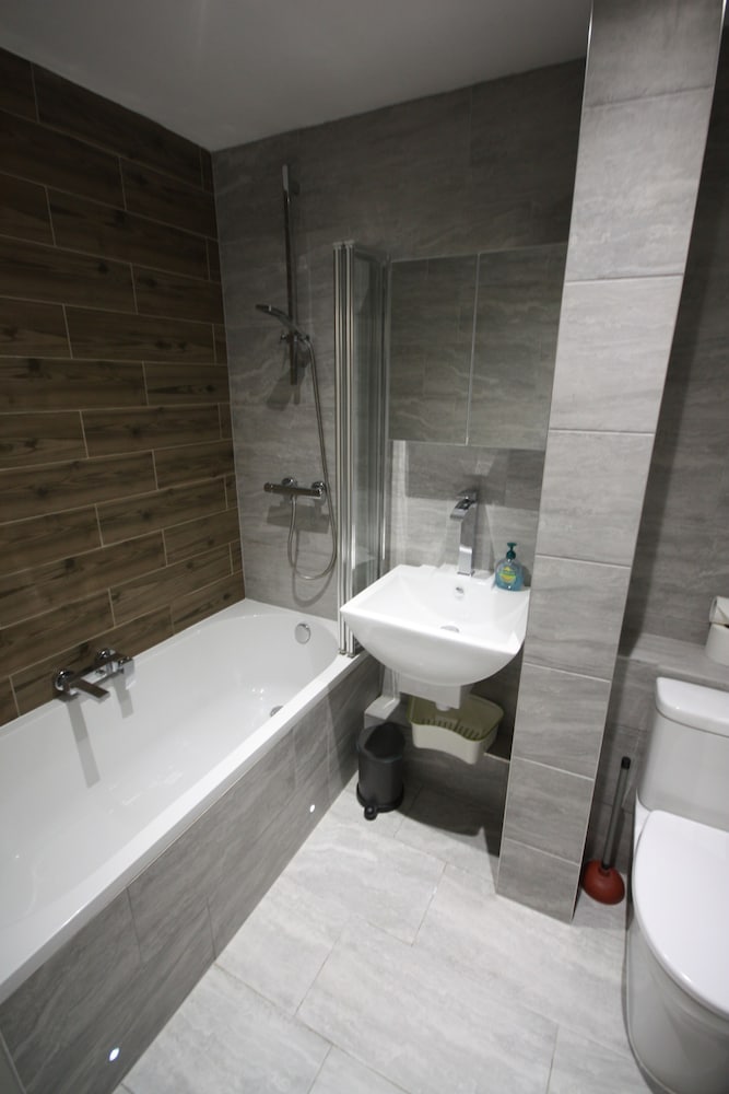 Bournemouth Hot Tub & Sauna Holiday Let — 4-Star Luxury Hotel in Bournemouth, United Kingdom