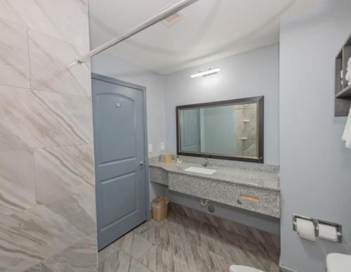 Jamestown inn & Suites - photo 27