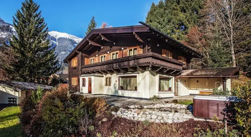 Villa Becker — 4-Star Luxury Hotel in Zell Am See, Austria