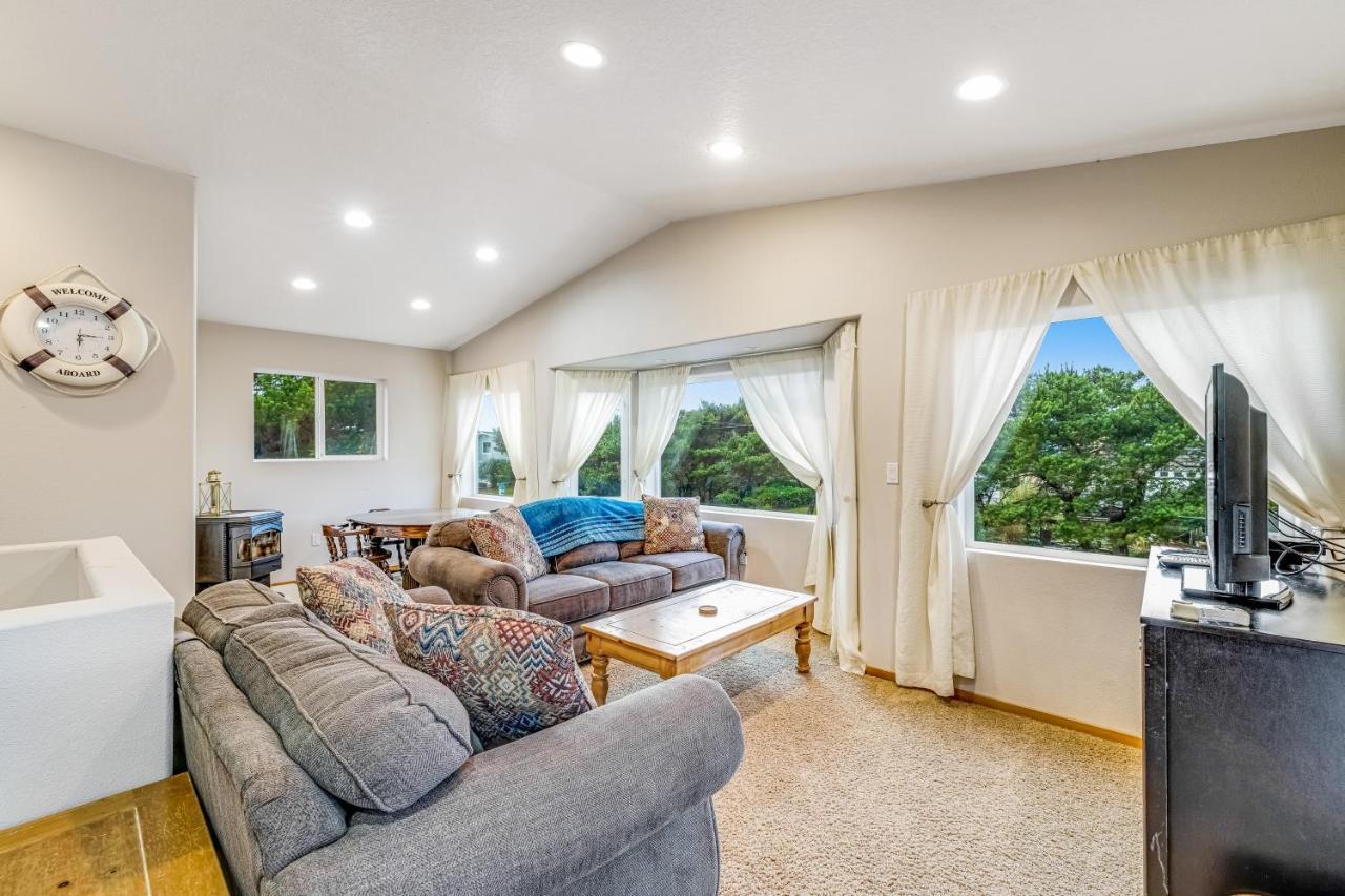 Harvey’s Nedonna Nest in Rockaway Beach, United States