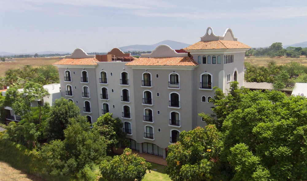Mesón del Valle — 4-Star Luxury Hotel in Jacona De Plancarte, Mexico