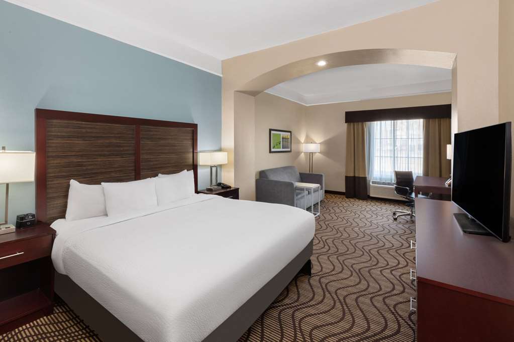 La Quinta Inn & Suites by Wyndham Houma - photo 9