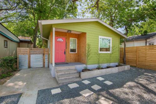 SXSW at Side by Side Houses in Downtown Walk to 6th St & Dining — 4-Star Luxury Hotel in Austin, United States