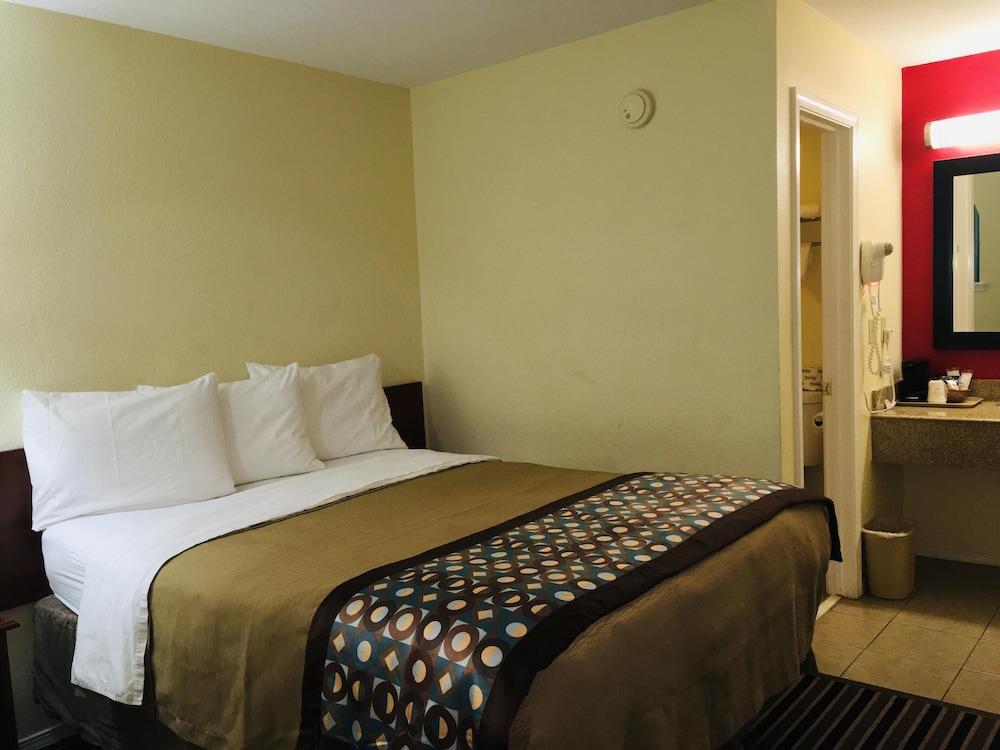 Suite 16 Motel - photo 4