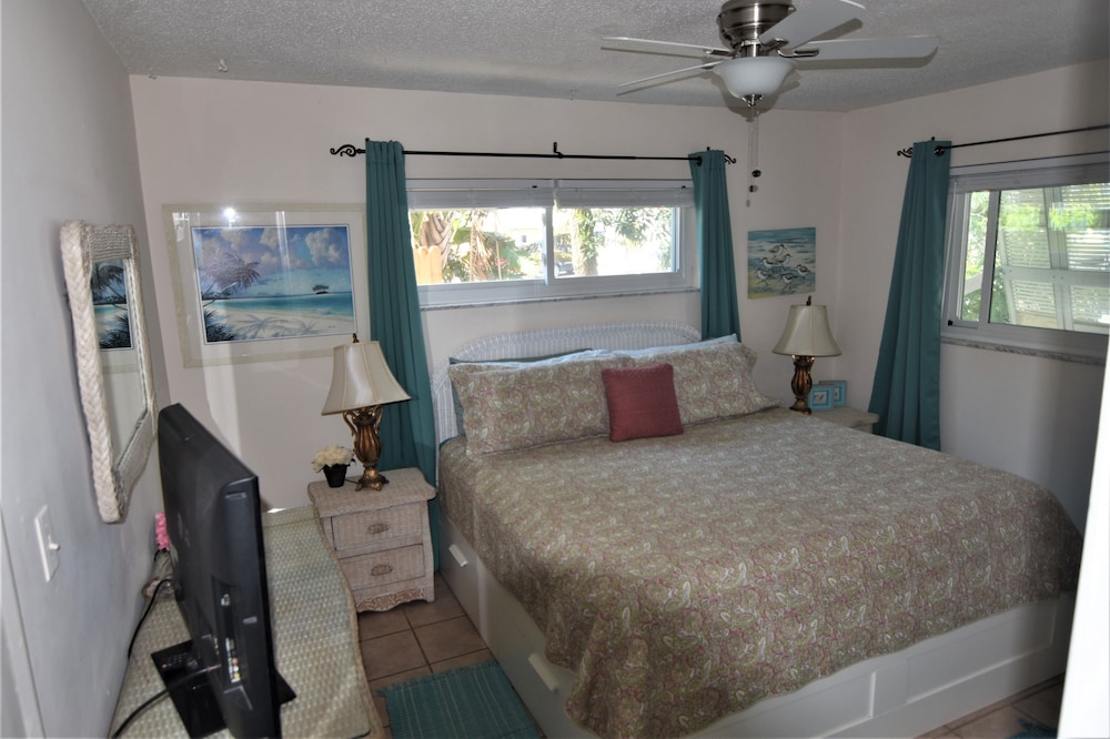 Oasis at John's Pass Madeira Beach - photo 8