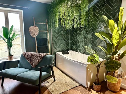 Jungle Fever évasion nature et balnéo in Boulogne-Sur-Mer, France