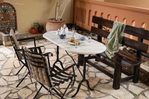 Villa Androniki — 4-Star Luxury Hotel in Souda, Greece