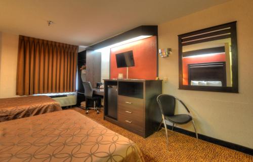 Smoky Mountain Inn & Suites - photo 21