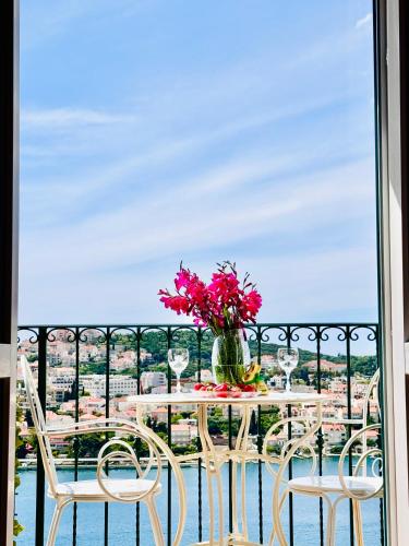 Dalmatian House spacious stone terraces balcony views