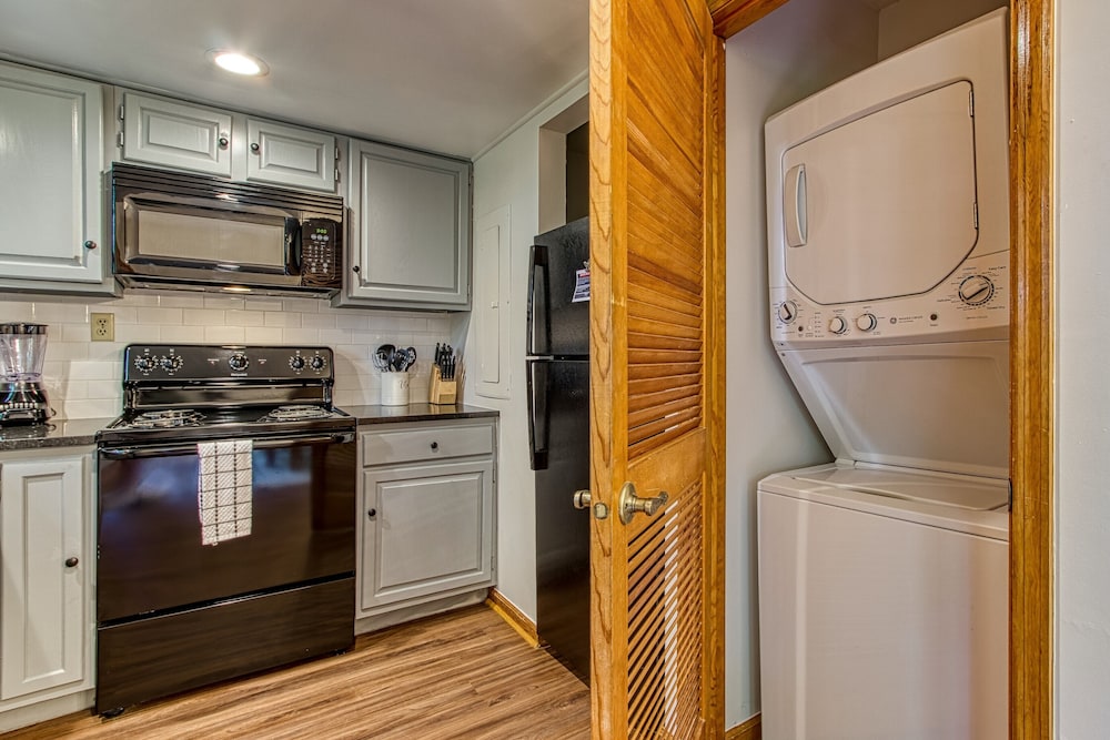 Pinecrest Townhomes 1K2Q Renovated - photo 20