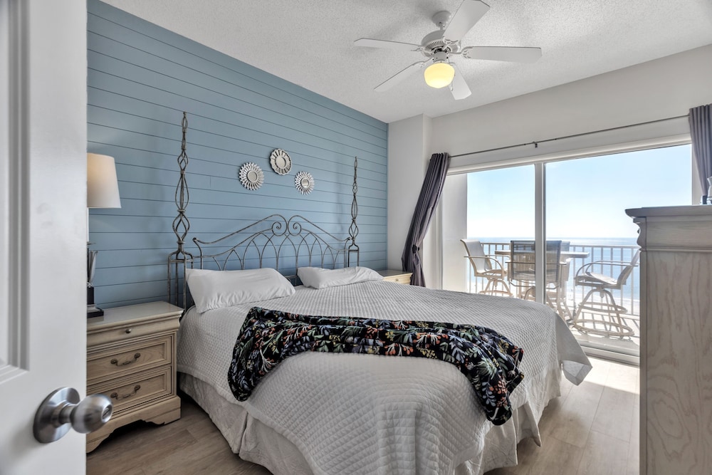 Stunning Oceanfront Condo with Resort Amenities condo - photo 8