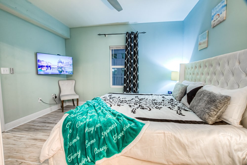 Laketown Wharf Resort by Aneliya's Rentals - photo 108