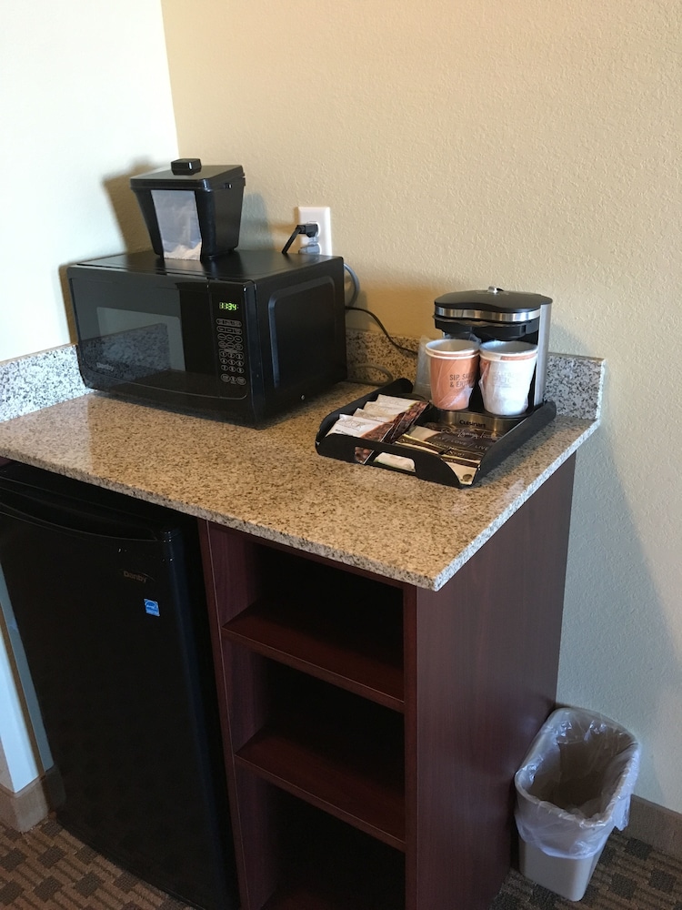 Cobblestone Inn & Suites Steele - photo 8