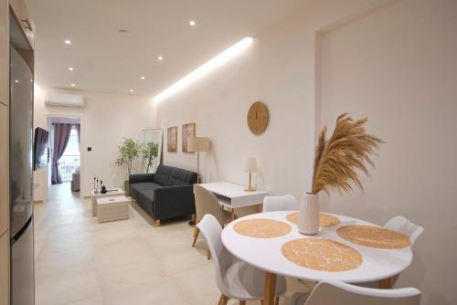 Aliki Spacious Fully Reno 2BA Apartment — 4-Star Luxury Hotel in Athens, Greece
