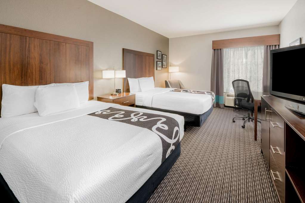 La Quinta Inn & Suites by Wyndham Fort Worth Arlington West - photo 13