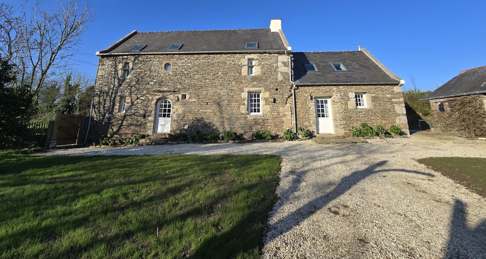 House in Plougonvelin Near Trez Hir Beach — 4-Star Luxury Hotel in Plougonvelin, France